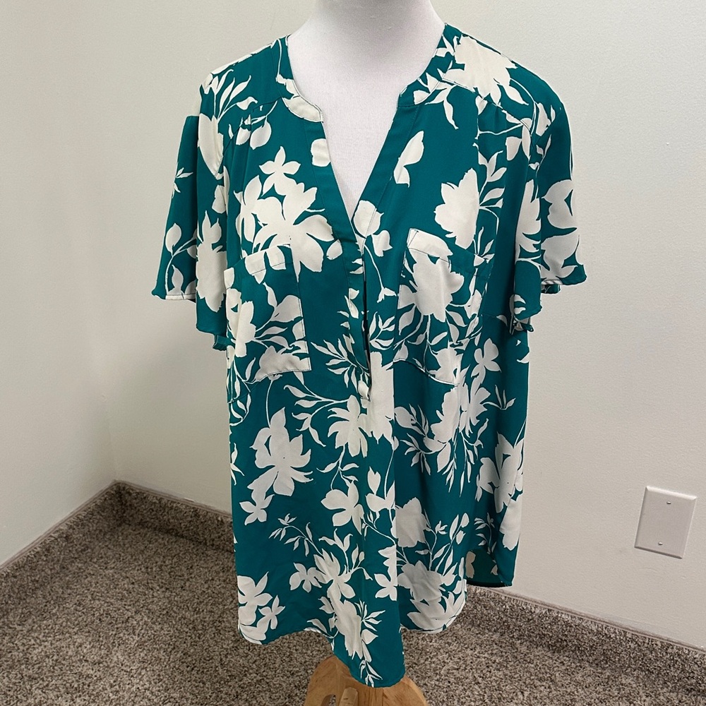 😊 Torrid Harper Blouse